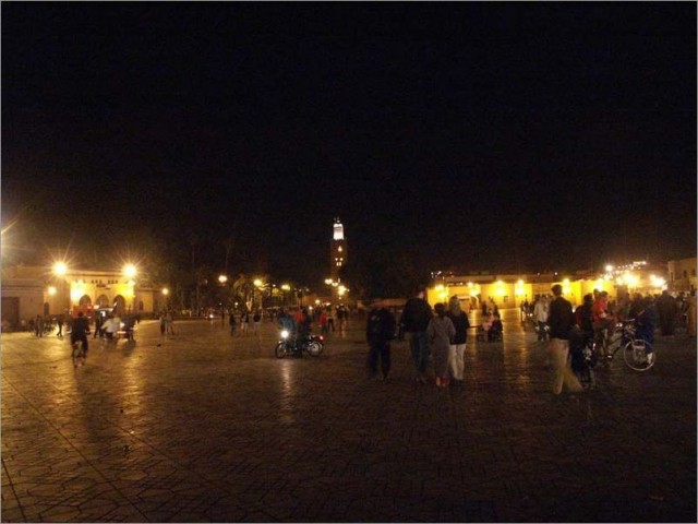 2005-10-18,19-35-30,La Koutoubia,Marrake.jpg